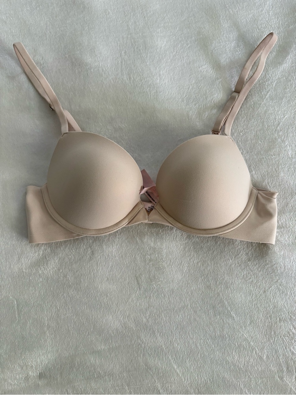 Victoria’s Secret 34b push up Smooth Molded Bra in Nude
